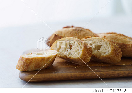 美味しそうなバケット 美味しそうなバケット 71178484