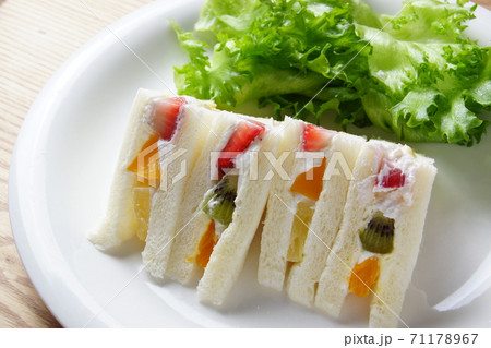 フルーツサンドイッチ 71178967