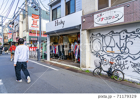 【東京都】おしゃれな街並みの下北沢 71179329