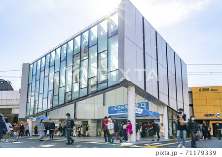 【東京都】スタイリッシュな外観の下北沢駅 71179339