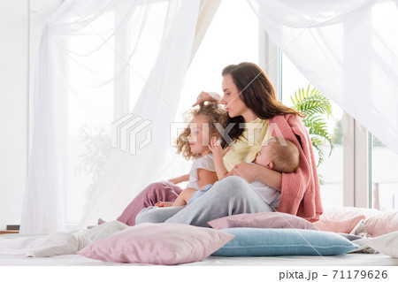 Family in bedroom Family in bedroom 71179626
