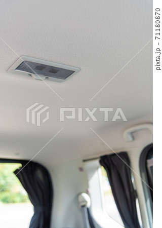 車のルームランプ 71180870