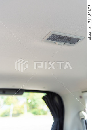 車のルームランプ 71180873