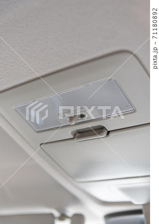 車のルームランプ 71180892