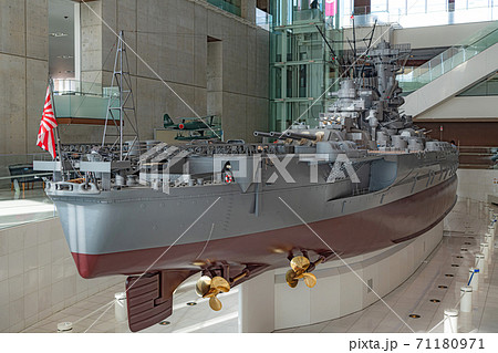 軍艦モノクロ写真 ・戦艦大和・木製フレーム大判・ヤマトミュージアム 軍艦モノクロ写真 ・戦艦大和・木製フレーム大判・ヤマト