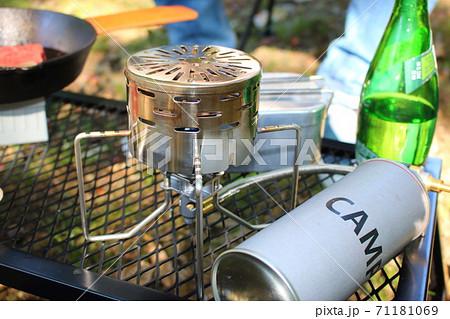 キャンプでの暖房器具 71181069