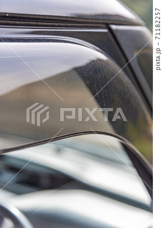 ドアバイザーの水垢 71182257