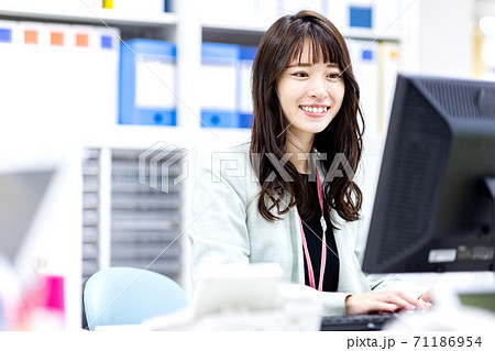 事務職の女性イメージ 71186954