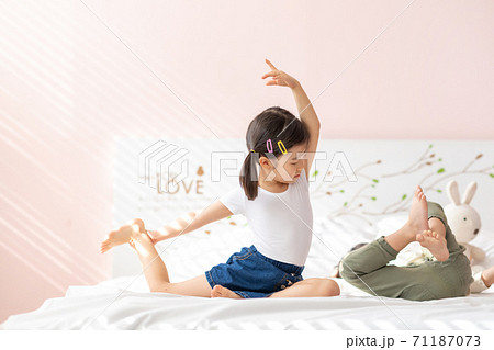 ヨガ 兄妹 男の子 71187073