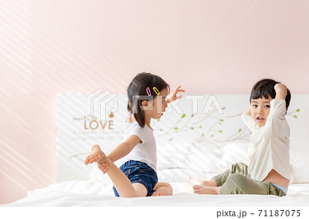 ヨガ 兄妹 男の子 71187075