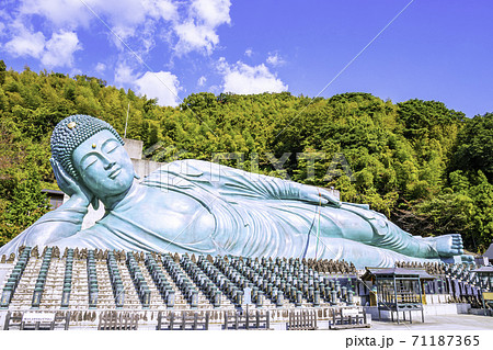 福岡県糟屋郡篠栗町の心安らぐパワースポット 南蔵院の釈迦涅槃像の写真素材