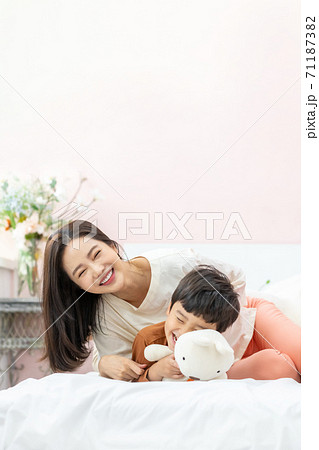 ママ 母 お母さん 71187382