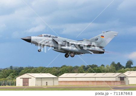 ドイツ空軍トーネードIDS離陸 71187663
