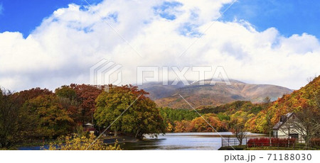 晩秋の長老湖と不忘山 宮城県七ヶ宿町 晩秋の長老湖と不忘山 宮城県七ヶ宿町 71188030