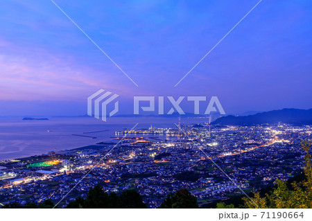 愛媛・四国中央市・具定からの工場夕景 71190664