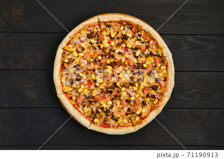 Top view of pizza with minced meat, tomato, onion and cheddar Top view of pizza with minced meat, tomato, onion and cheddar 71190913