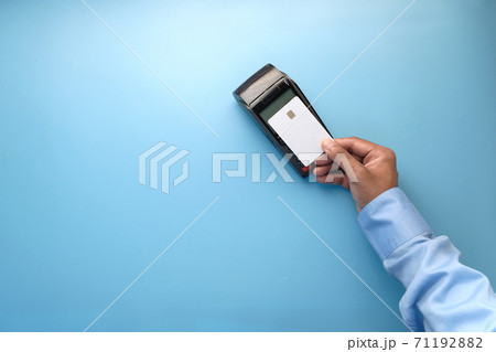 Payment terminal charging from a card, contactless payment. 71192882