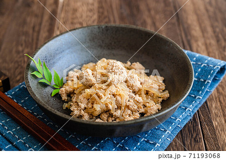 マダラの卵としらたきの煮物 71193068