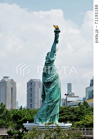 お台場の風景　自由の女神像 71193188