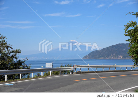 西伊豆から見る富士山　富士 71194563