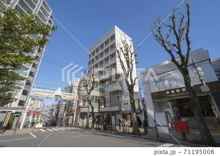 都市風景　成増駅南口前の街並み　東京都板橋区 71195006