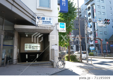 都市風景　川越街道　地下鉄成増駅前の街角　　東京都板橋区 71195009