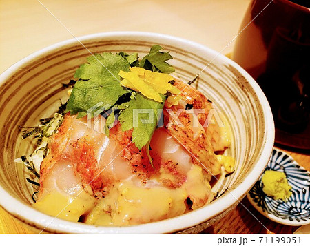 お湯入れ前のあたたかい鯛茶漬けわさび付き 71199051