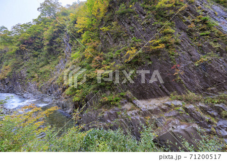 清津峡トンネルと紅葉 清津峡トンネルと紅葉 71200517