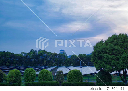 ソーラーパネルのある風景 ソーラーパネルのある風景 71201141