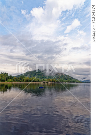 Autumnon Loch Fyne at Inveraray - Argyll - Scotland Autumnon Loch Fyne at Inveraray - Argyll - Scotland 71204574
