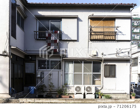 日本の古い住宅/2階建一軒家/土地/一戸建て/モルタルアパート/下宿 日本の古い住宅/2階建一軒家/土地/一戸建て/モルタルアパート/下宿 71206175