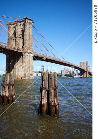 Brooklyn Bridge and East River on a sunny day, New York City, USA. 71206939