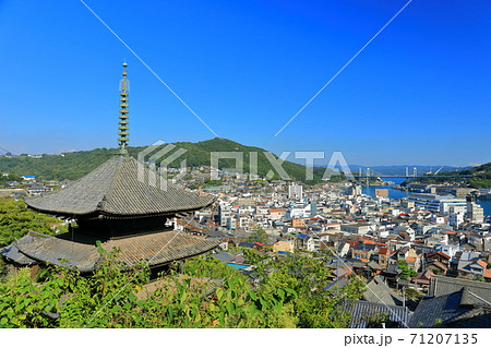 【広島県】天寧寺（三重塔）と尾道の町並み 71207135