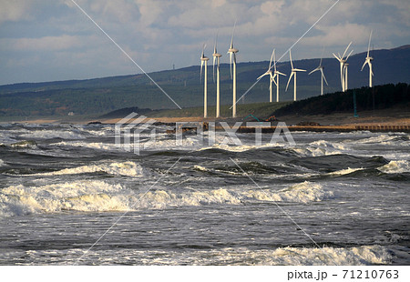 日本海の波濤 71210763