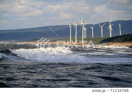 日本海の波濤 71210766