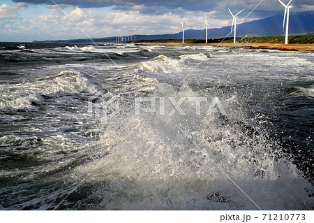 日本海の波濤 71210773