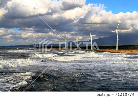 日本海の波濤 71210774