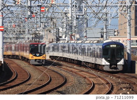 京阪電車　3000系と特急 71211099
