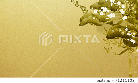 松竹梅を描いた金色の背景 - 複数のバリエーションがあります 松竹梅を描いた金色の背景 - 複数のバリエーションがあります 71211108