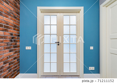 Doors inside of the luxury prestige apartments. Doors inside of the luxury prestige apartments. 71211152
