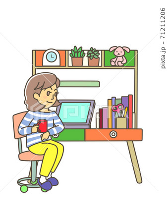 仕事中に一息つく女性 71211206