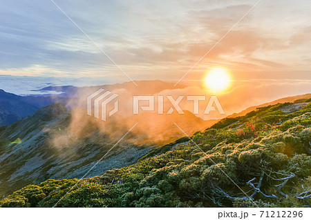 台湾 日の出 朝焼け 71212296