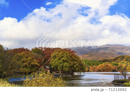晩秋の長老湖と不忘山 宮城県七ヶ宿町 晩秋の長老湖と不忘山 宮城県七ヶ宿町 71213002