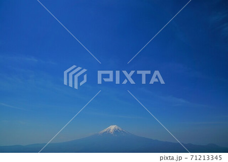 三ツ峠山開運山からの富士山と青空 71213345