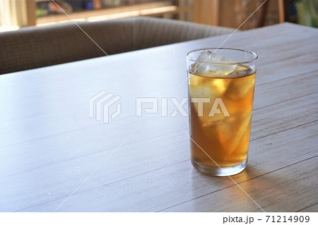 「テーブルの麦茶」 71214909