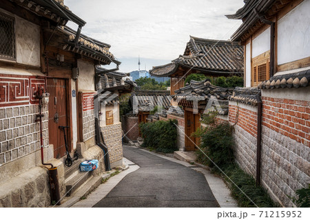 bukchon hanok village 71215952