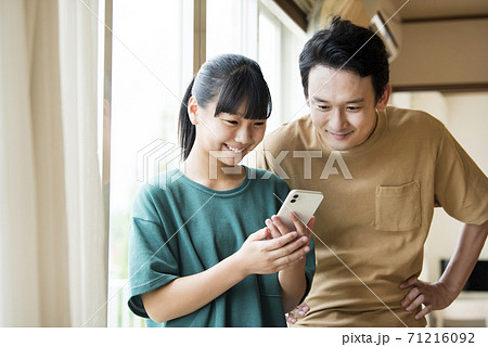 スマホ　検索　親子 71216092