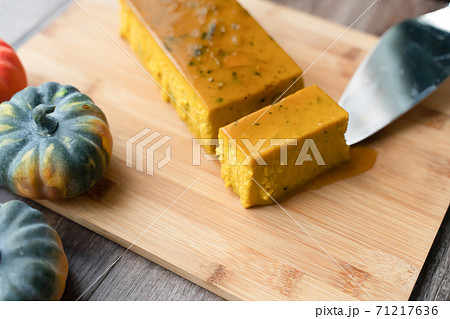 かぼちゃプリンのサーブ かぼちゃプリンのサーブ 71217636