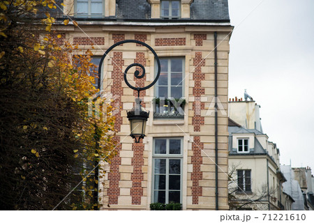 closeup of vintage street light on brick and stone building in vosges square in Paris closeup of vintage street light on brick and stone building in vosges square in Paris 71221610