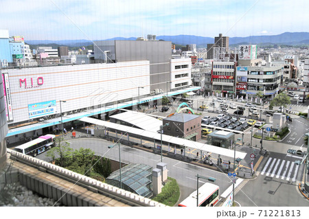 JR 和歌山駅前をホテルグランヴィアから望む 71221813